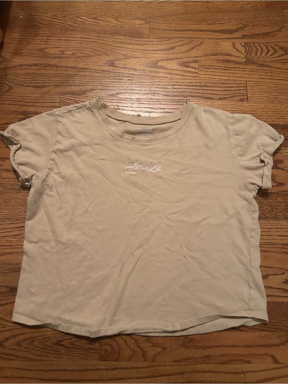 Hollister Women’s SlS Tan “Smile” Cotton Beachy Tan Minimalist Short Sleeve Top